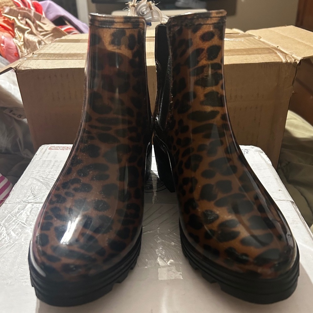 London Fog Koa Leopard Print Rain Boots Womens 7M Brown Black Chelsea Ankle Lug